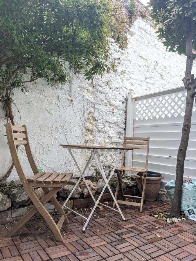 Hébergement de vacances Entire House, Sleeps 2-6, Sunroom, Outside Yard Dublin