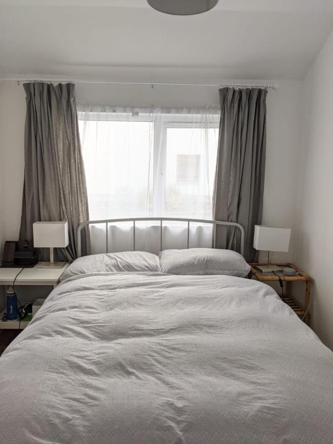 Hébergement de vacances Entire House, Sleeps 2-6, Sunroom, Outside Yard