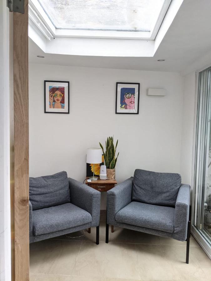 Hébergement de vacances Entire House, Sleeps 2-6, Sunroom, Outside Yard Dublin
